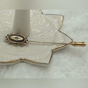 Vintage Avon "Kensington" stick pin